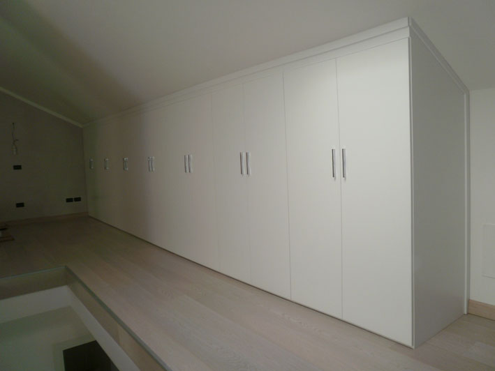 realizzazioni in legno Armadio Sottotetto