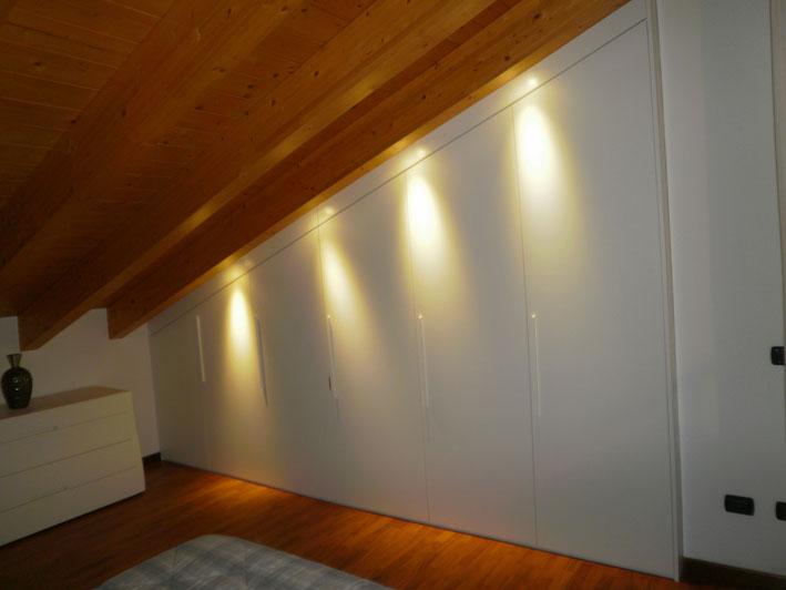 Armadio per mansarda arredamento casa sottotetto